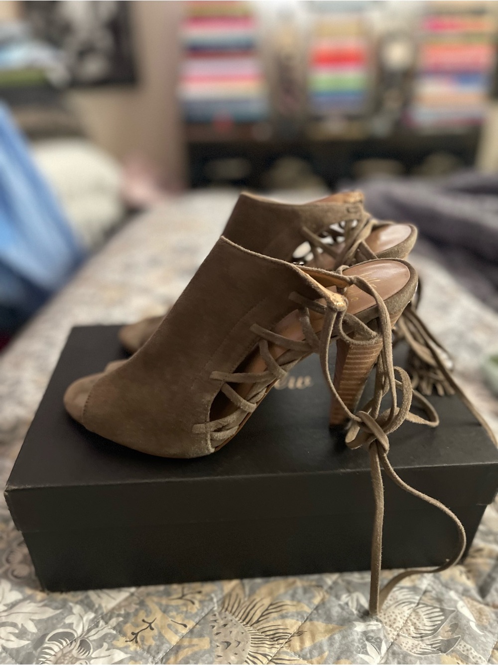 Banana Republic Suede Lace-Up Tassel Heels – Size 8M